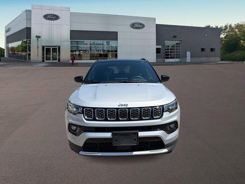 Used 2024 Jeep Compass Limited AWD/4WD image 3