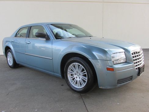 Used 2008 Chrysler 300 LX RWD image 1