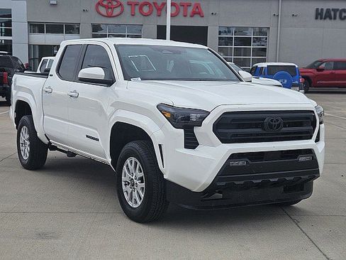 Used 2025 Toyota Tacoma SR5 image 1