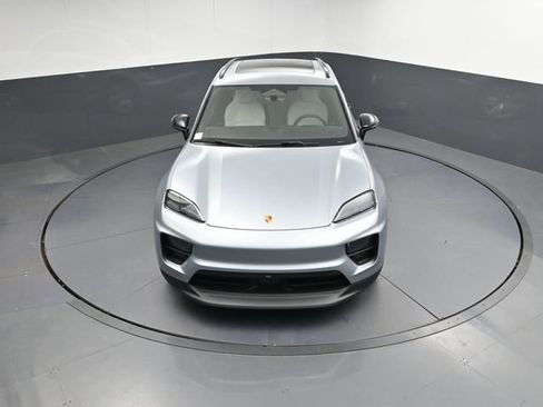 New 2025 Porsche Macan 4S Electric image 40