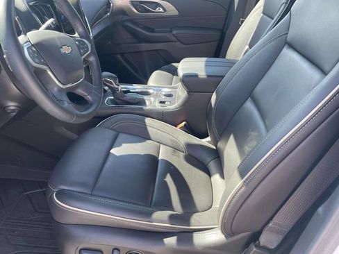 Used 2023 Chevrolet Traverse Premier FWD image 14