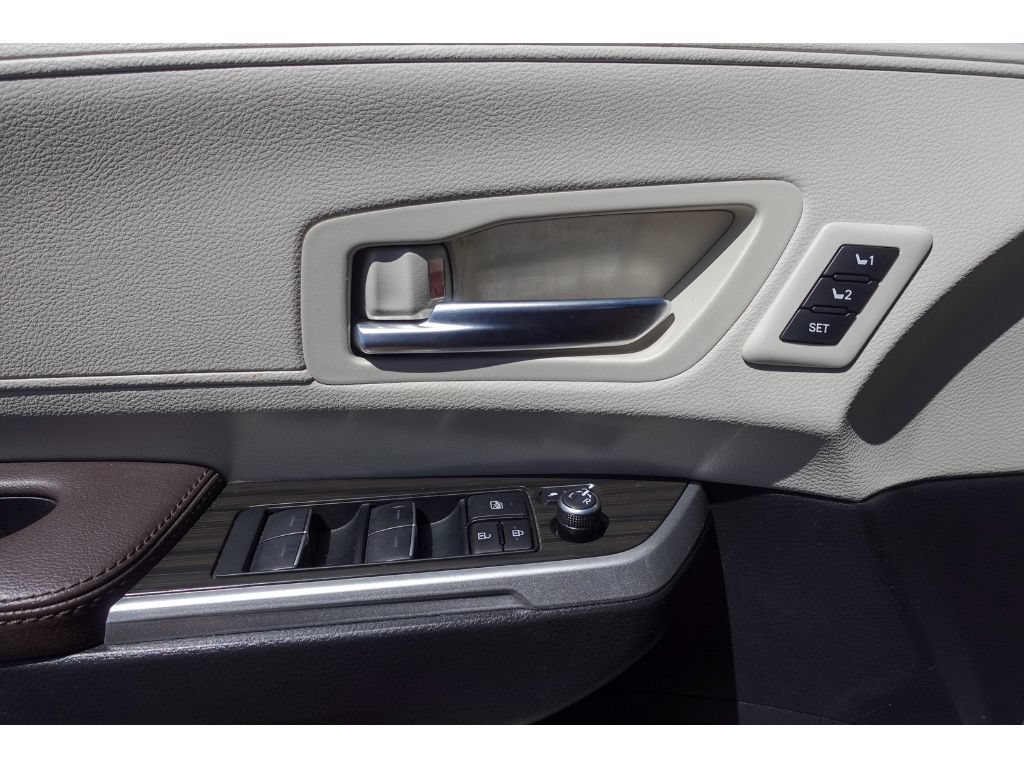 Certified 2024 Toyota Sienna Platinum FWD image 11
