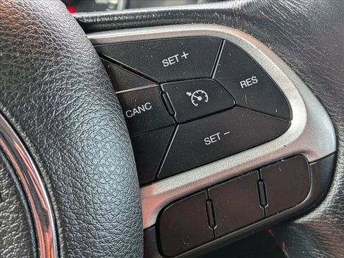 Used 2017 Jeep Renegade Trailhawk w/ Premium Trailhawk Package image 12