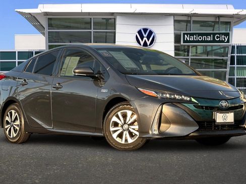 Used 2017 Toyota Prius Prime Plus image 2
