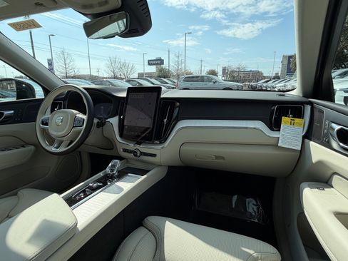 New 2026 Volvo XC60 T8 Ultra w/ Protection Package Premier image 10