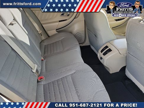 Used 2015 Ford Taurus SE image 15