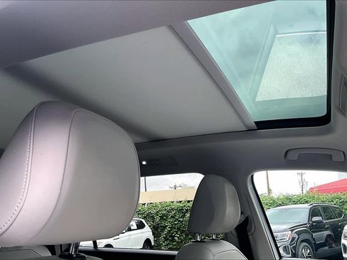 Used 2019 Volkswagen Tiguan SEL image 14