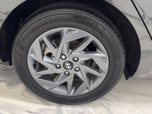 Used 2024 Hyundai Elantra SEL FWD image 13