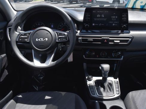 Used 2023 Kia Seltos LX AWD/4WD image 18