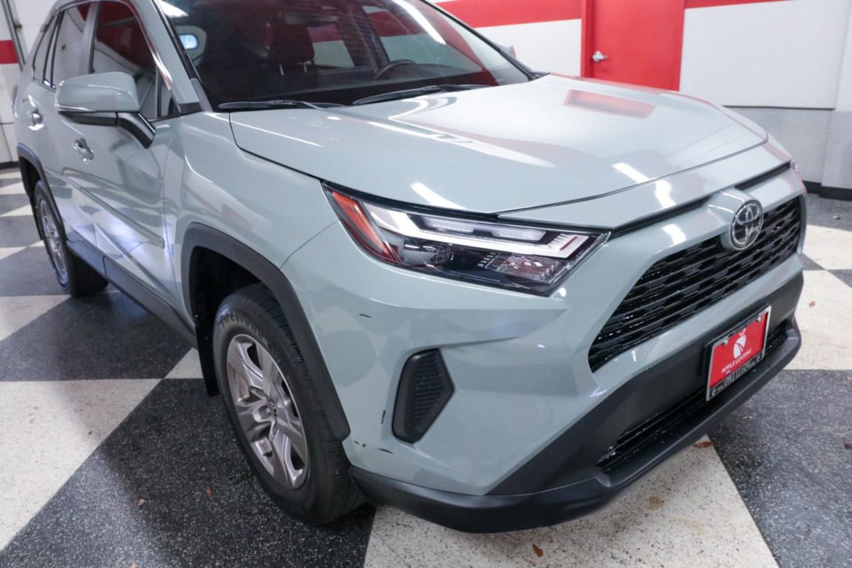 Used 2022 Toyota RAV4 XLE w/ Convenience Package FWD image 34