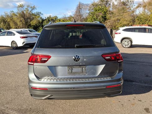 Certified 2022 Volkswagen Tiguan SE image 5