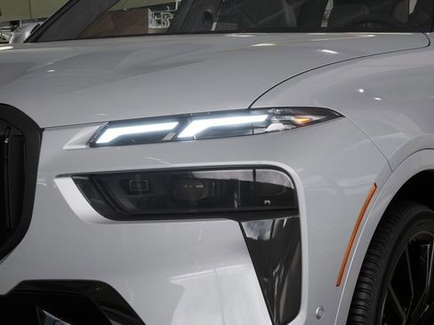 Used 2026 BMW X7 xDrive40i w/ M Sport Package image 35