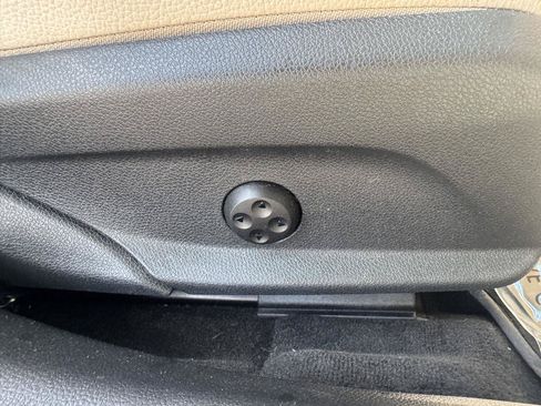 Used 2015 Mercedes-Benz C 300 4MATIC Sedan image 34