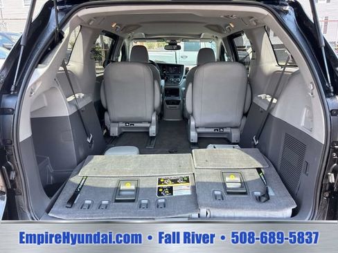 Used 2018 Toyota Sienna XLE w/ XLE Navigation Package AWD/4WD image 17