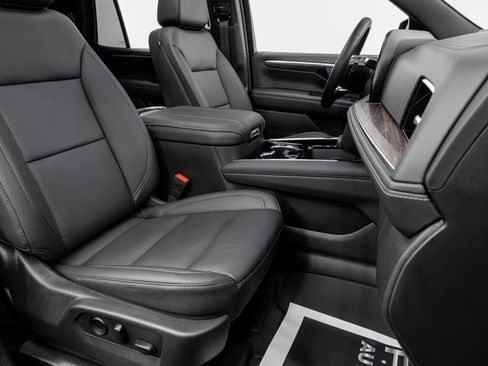 Used 2026 Chevrolet Tahoe Z71 w/ Comfort Package AWD/4WD image 33