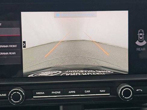 Used 2021 Porsche Macan image 23