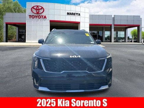 Used 2025 Kia Sorento S w/ Panoramic Sunroof Package image 2