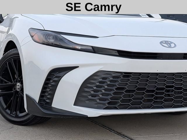 Used 2025 Toyota Camry SE FWD image 3