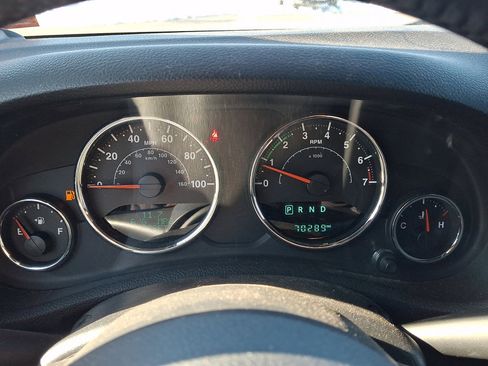 Used 2017 Jeep Wrangler Unlimited Sahara w/ Connectivity Group image 26