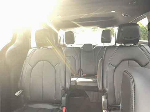 New 2026 Chrysler Pacifica Select image 9