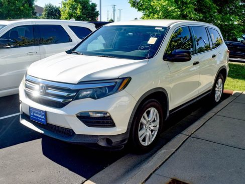 Used 2018 Honda Pilot LX image 1