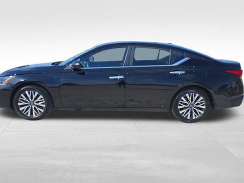Used 2025 Nissan Altima 2.5 SV image 5