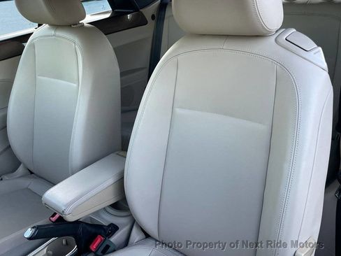 Used 2013 Volkswagen Beetle TDI image 19