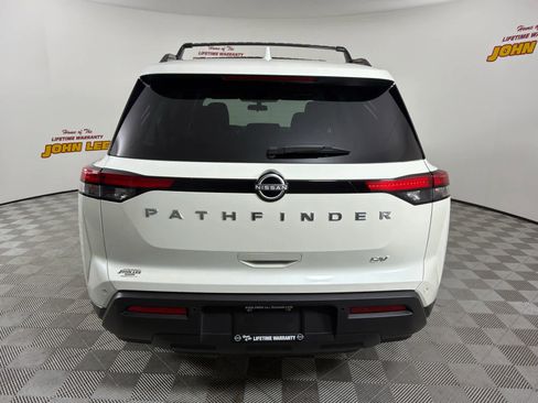 Certified 2024 Nissan Pathfinder SV FWD image 4