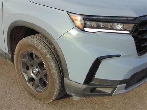 Certified 2025 Honda Pilot TrailSport image 2