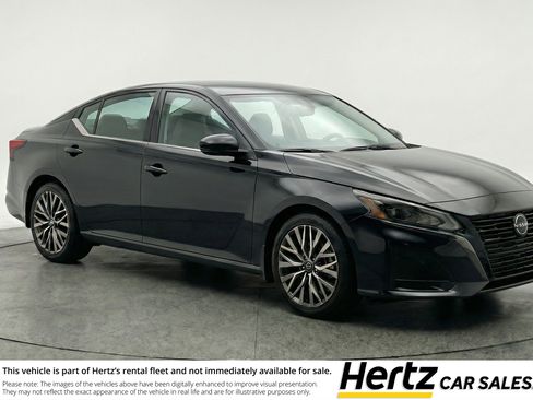 Used 2025 Nissan Altima 2.5 SV image 1