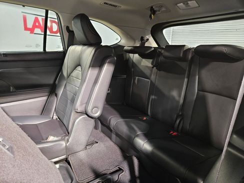 Used 2024 Toyota Highlander XLE image 38