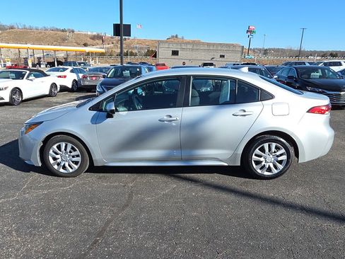 Used 2023 Toyota Corolla LE image 5