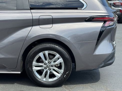Used 2024 Toyota Sienna XLE image 40