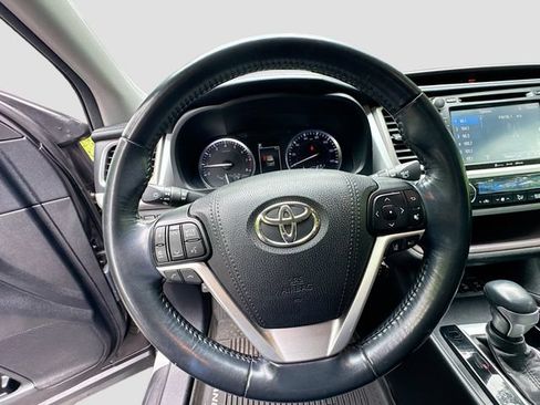 Used 2017 Toyota Highlander XLE AWD/4WD image 15