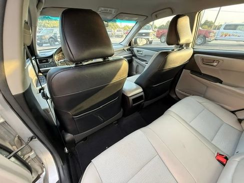 Used 2016 Toyota Camry SE FWD image 9