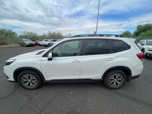 Used 2023 Subaru Forester Premium image 9