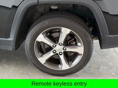Used 2025 Jeep Grand Cherokee L Limited w/ Luxury Tech Group II AWD/4WD image 7