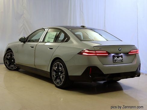 Used 2027 BMW 550e xDrive w/ Executive Package AWD/4WD image 9