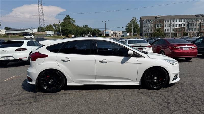 Used 2017 Ford Focus ST FWD image 4