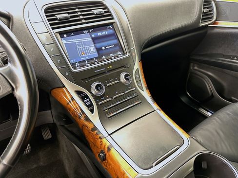 Used 2017 Lincoln MKX Select w/ Select Plus Package FWD image 26