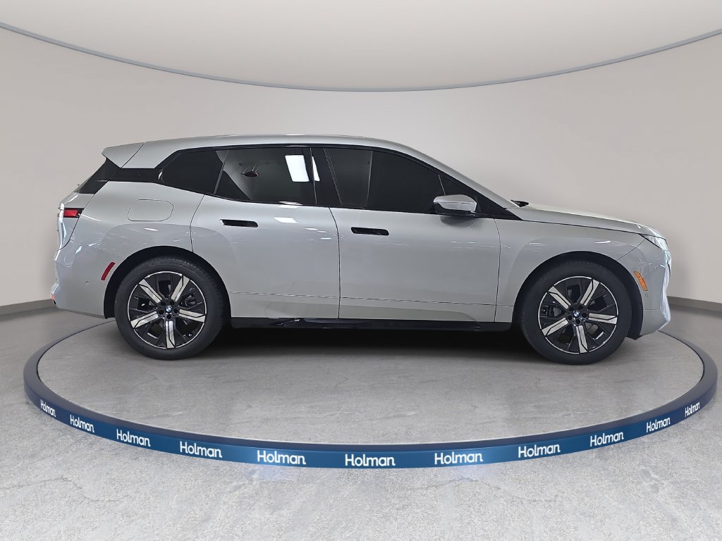 Used 2026 BMW iX xDrive60 w/ Premium Package AWD/4WD image 6