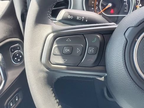 Used 2023 Jeep Gladiator Sport AWD/4WD image 11