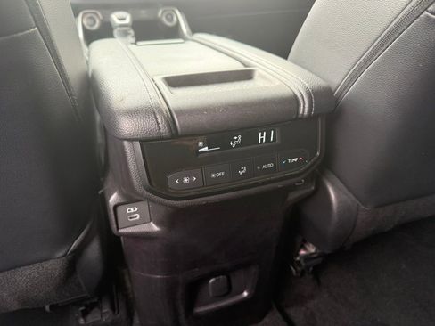 Used 2025 Toyota Grand Highlander AWD image 25