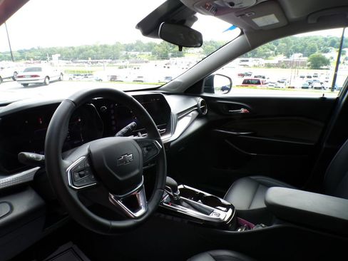 Used 2025 Chevrolet Trax ACTIV w/ Driver Confidence Package FWD image 9