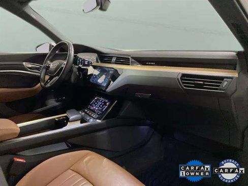 Used 2024 Audi Q8 e-tron Premium image 23