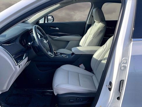 Certified 2023 Cadillac XT4 Luxury w/ Cold Weather Package image 21