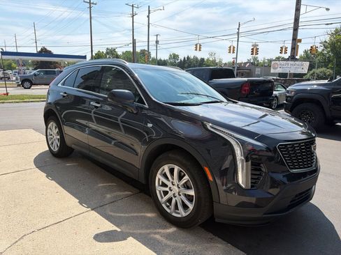 Used 2022 Cadillac XT4 Luxury w/ Cold Weather Package AWD/4WD image 5