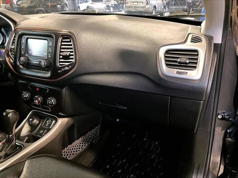 Used 2018 Jeep Compass Latitude AWD/4WD image 13