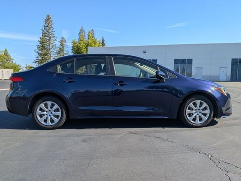Used 2020 Toyota Corolla LE FWD image 4