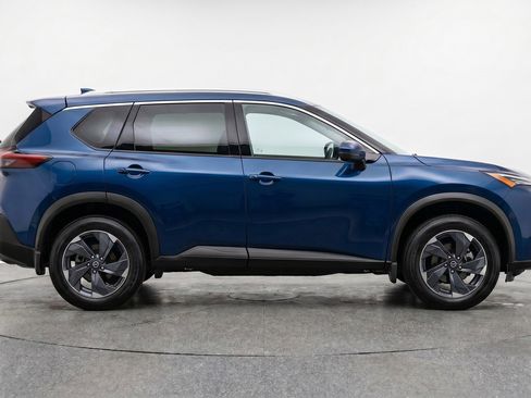 Used 2025 Nissan Rogue SV FWD image 11